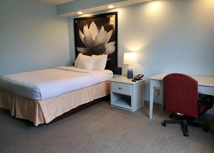 Coastal Inn & Suites